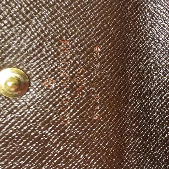 Luis Vuitton key case - Picture 5 of 7